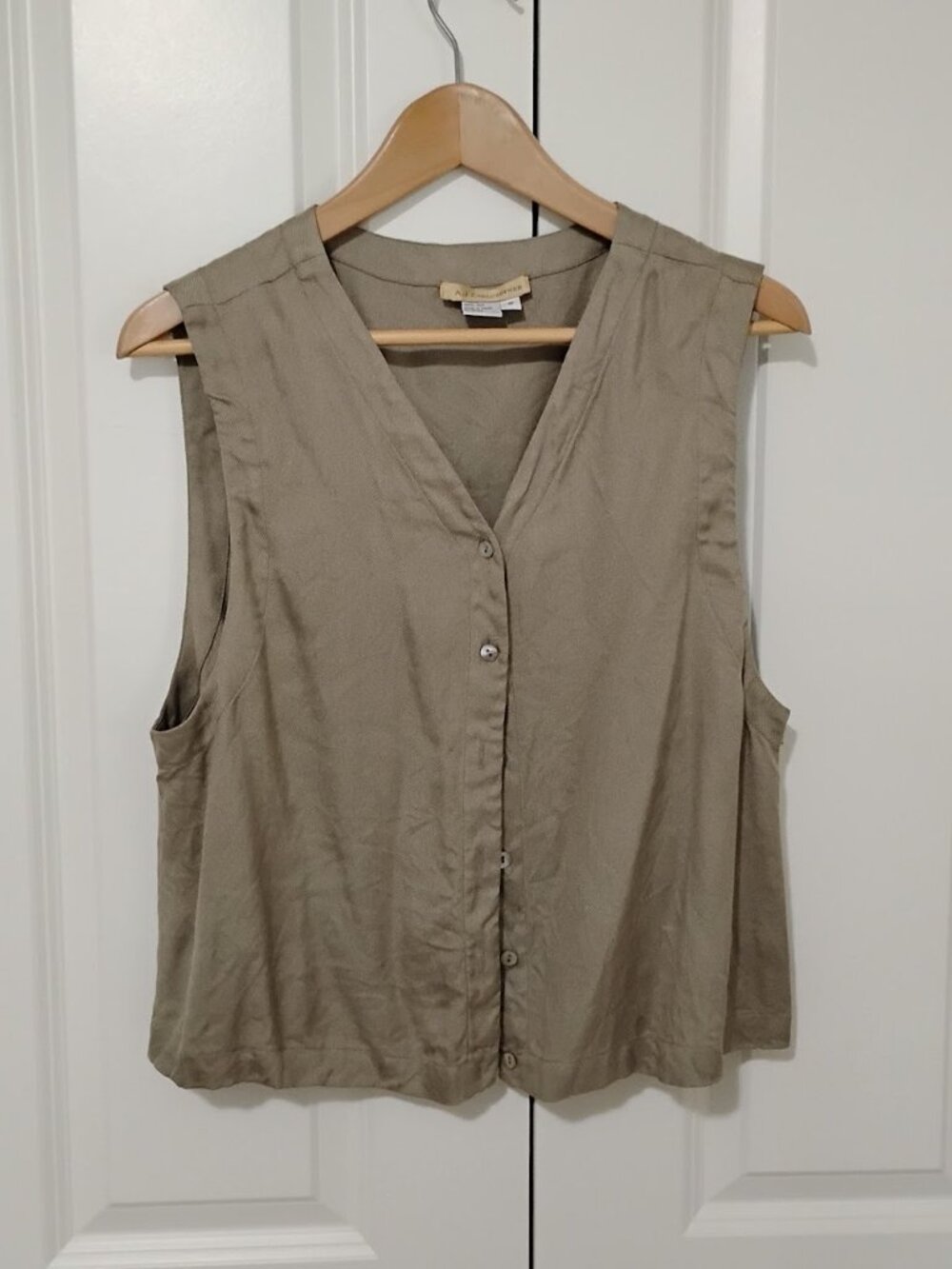 A.J. Christopher Women's Taupe 100% Silk Sleeveless V-Neck Blouse Top Size 8 - Picture 1 of 3